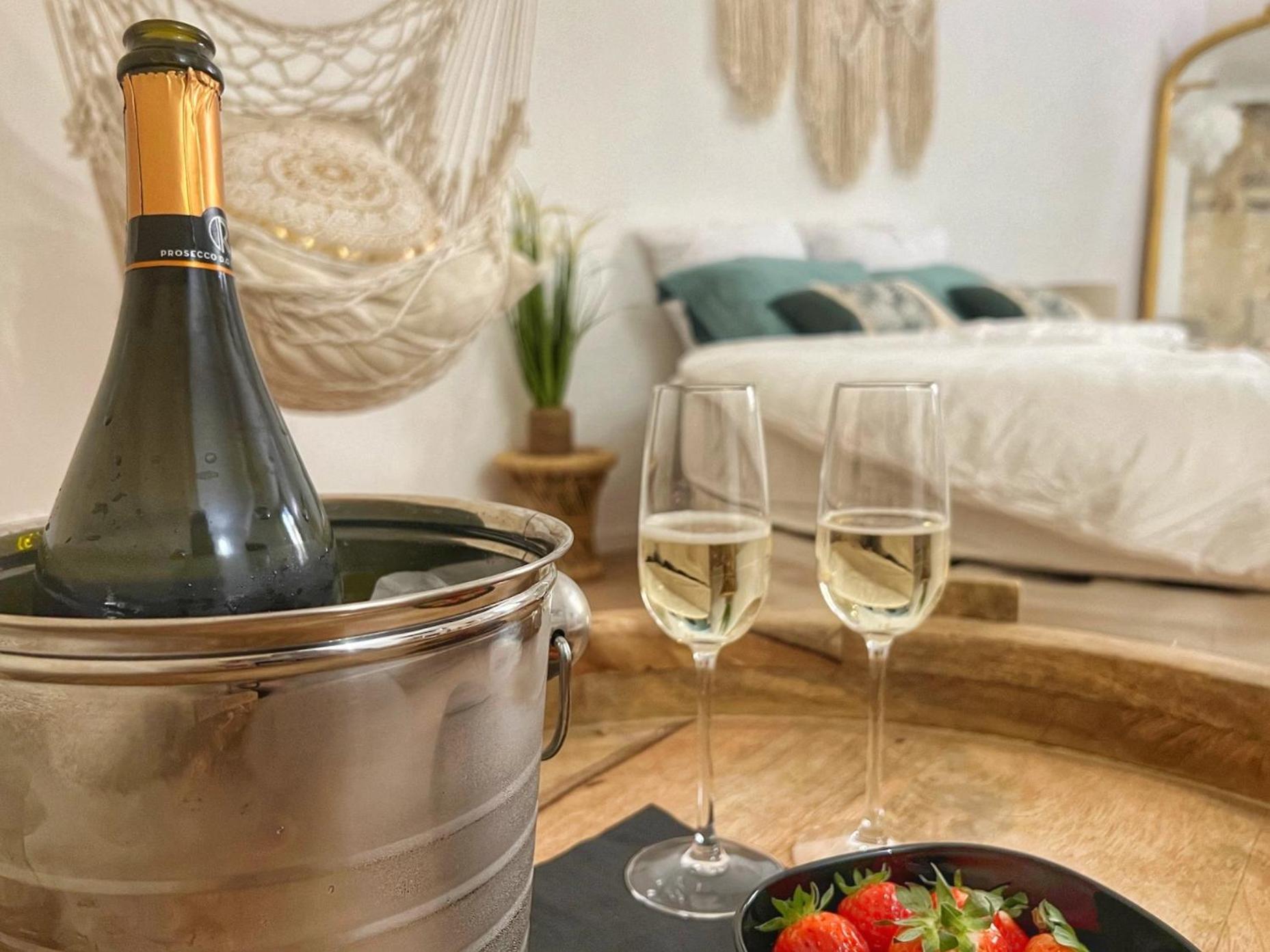 Bien-etre Au Naturel, Room, Jacuzzi Sauna, Centre-historique Apartment