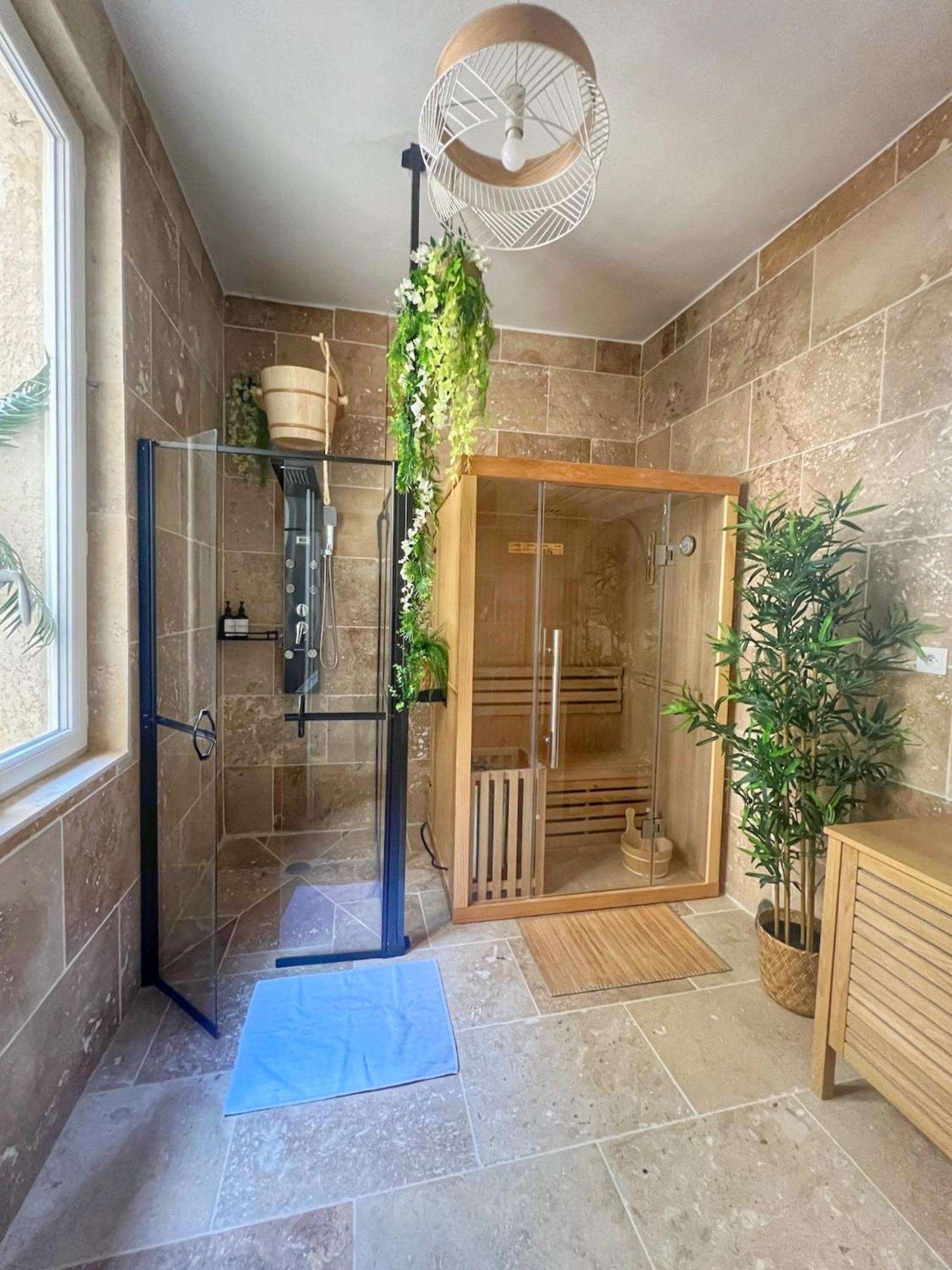 Bien-etre Au Naturel, Room, Jacuzzi Sauna, Centre-historique Avignon